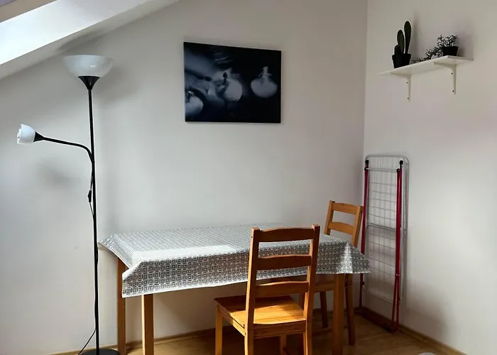 Δωμάτια σε οικογενειακή κατοικία B Private In Center In *